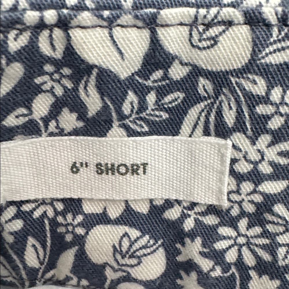 ❤️3/$30 Loft Outlet Floral Blue and White Women's 6” Inseam Shorts - Picture 7 of 10